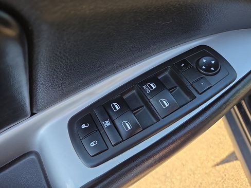 Used 2019 Dodge Journey SE image 12