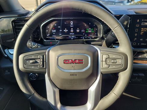 Used 2025 GMC Sierra 1500 Elevation image 20