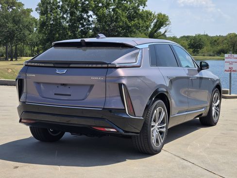 New 2025 Cadillac Lyriq Luxury image 4