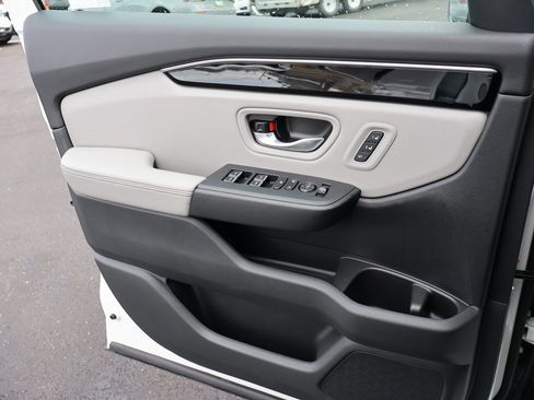 New 2025 Honda Pilot Touring image 32