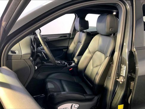 Certified 2026 Porsche Macan AWD/4WD image 5