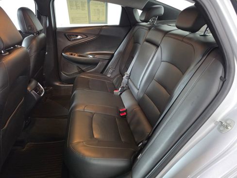 Used 2018 Chevrolet Malibu LT w/ Leather Package FWD image 15