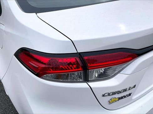 Used 2025 Toyota Corolla LE FWD image 34