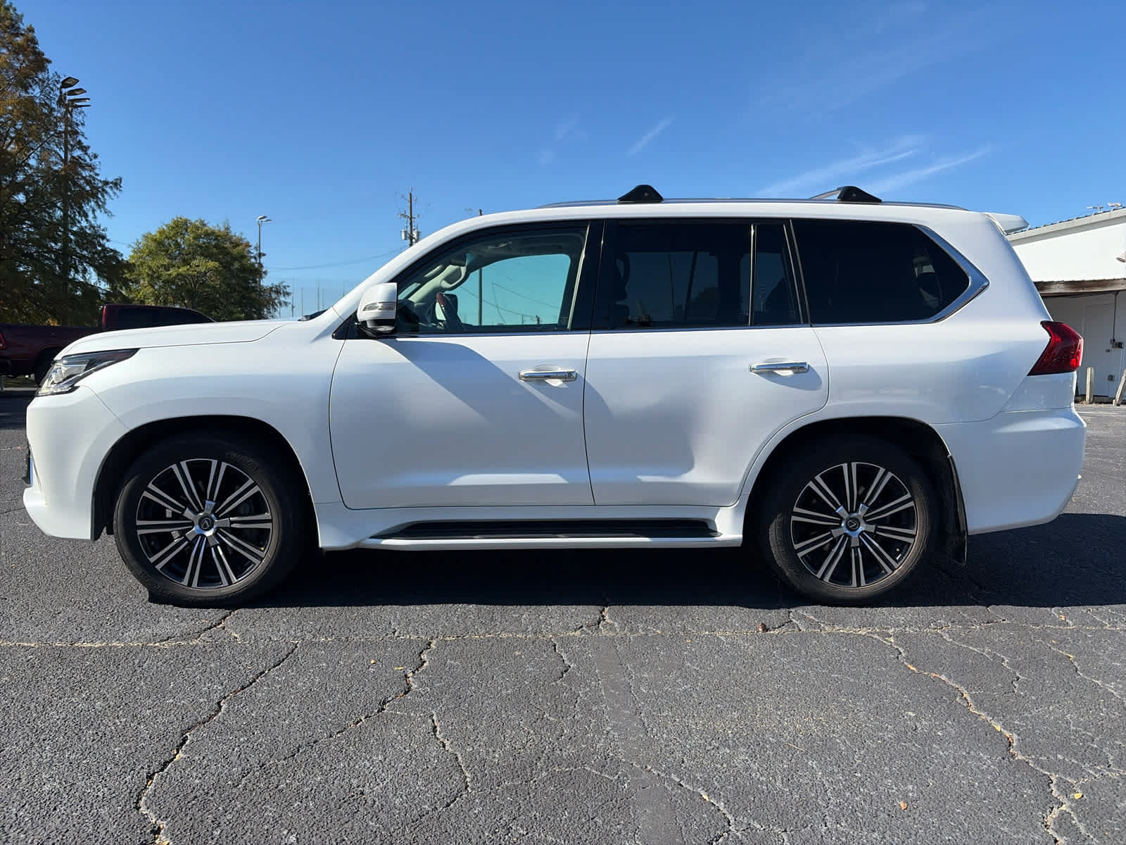 Used 2021 Lexus LX 570 4WD w/ Luxury Package image 7