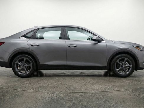 Used 2025 Kia K4 LXS image 11