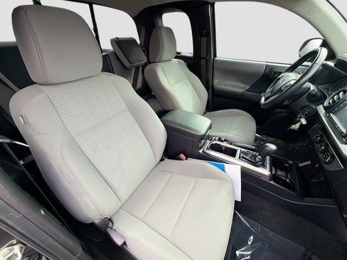 Used 2018 Toyota Tacoma SR5 image 15
