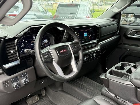 Used 2024 GMC Sierra 1500 SLT image 21