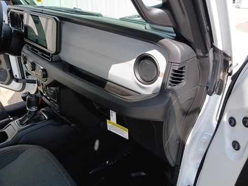 New 2025 Jeep Gladiator Sport image 29