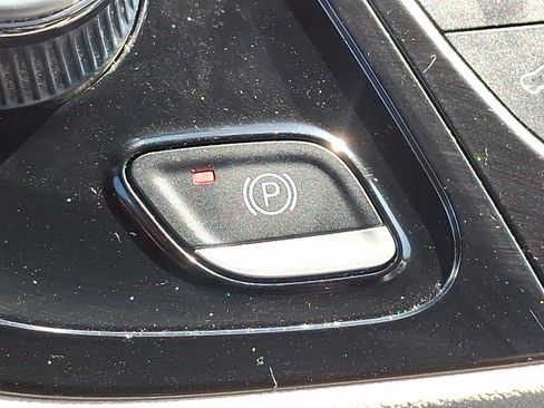 Used 2023 Chrysler Pacifica Touring-L FWD image 23