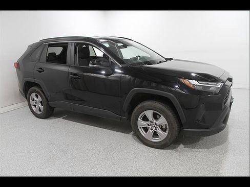 Used 2025 Toyota RAV4 XLE FWD image 1