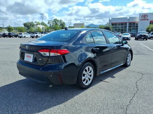 Used 2024 Toyota Corolla LE FWD image 4