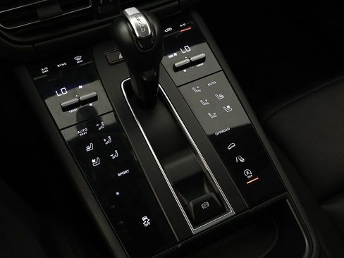 Used 2022 Porsche Macan image 57