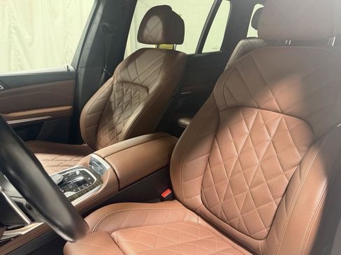 Used 2024 BMW X7 xDrive40i w/ M Sport Package AWD/4WD image 4