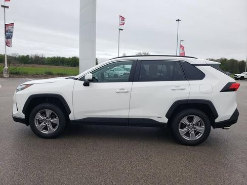 Used 2025 Toyota RAV4 XLE AWD/4WD image 9