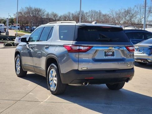 Used 2020 Chevrolet Traverse LT image 3