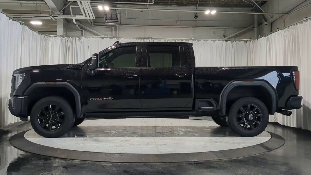 Used 2024 GMC Sierra 2500 AT4 w/ AT4 Premium Plus Package AWD/4WD image 6