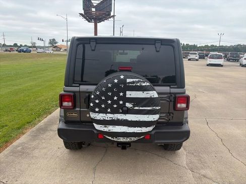 Used 2020 Jeep Wrangler Unlimited Sahara AWD/4WD image 5