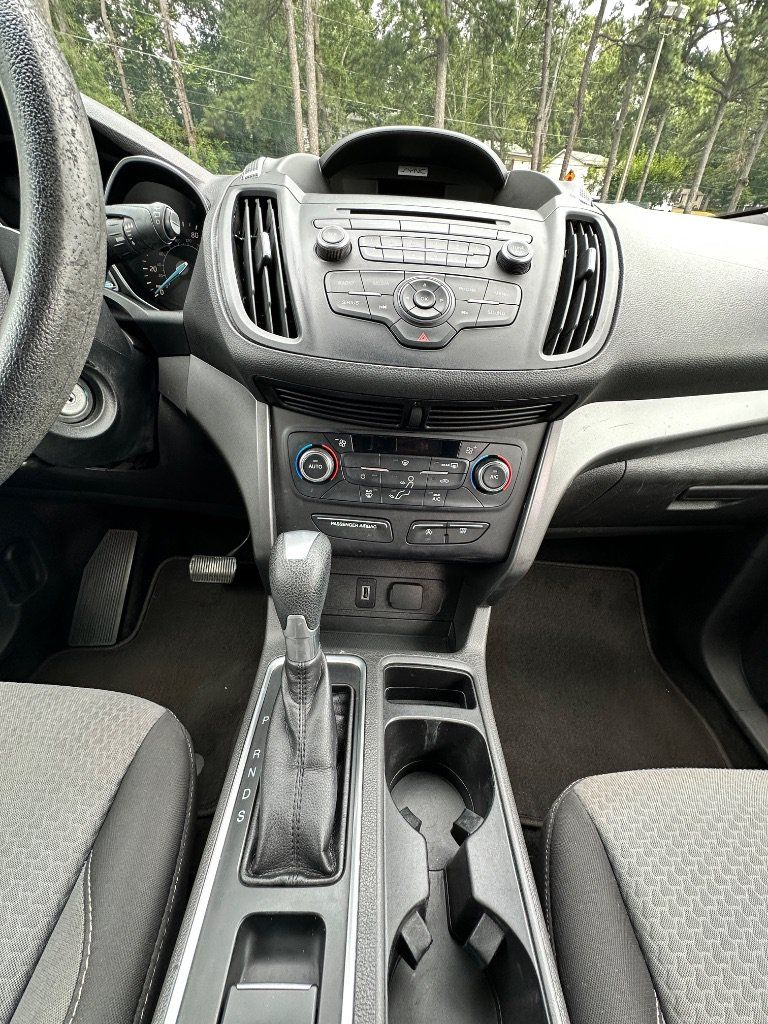 Used 2017 Ford Escape SE FWD image 24