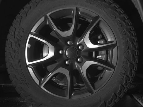 Used 2025 Jeep Compass Trailhawk AWD/4WD image 13