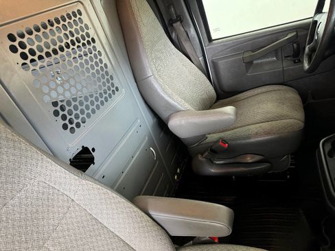 Used 2017 GMC Savana 2500 image 62