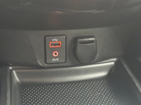 Used 2017 Nissan Rogue SV w/ SV Premium Package image 16