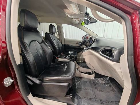 Used 2017 Chrysler Pacifica Touring-L FWD image 24