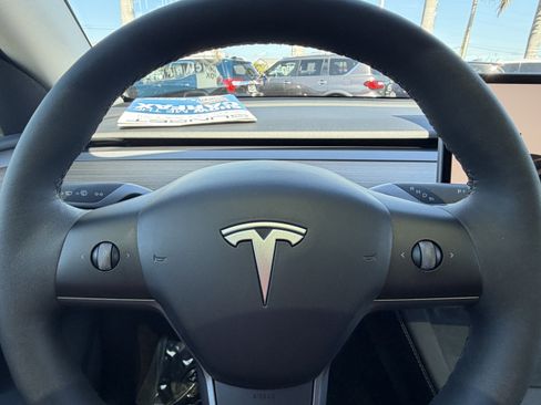 Used 2023 Tesla Model Y Long Range image 28