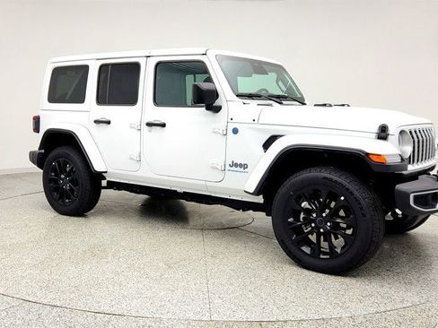 Used 2025 Jeep Wrangler Unlimited Sahara w/ Safety Group image 3