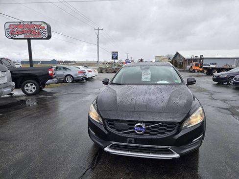 Used 2016 Volvo V60 T5 Cross Country image 5