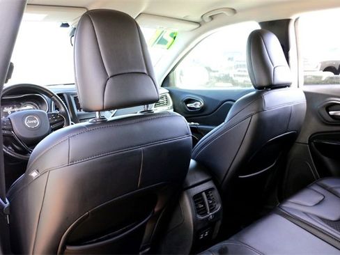 Used 2021 Jeep Cherokee Latitude Plus image 23