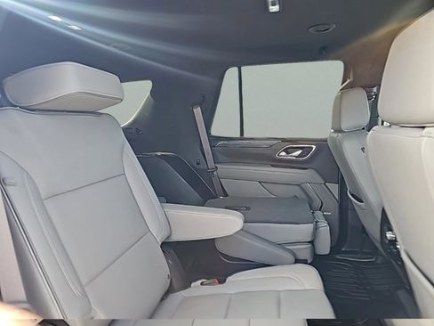 Used 2024 GMC Yukon SLT w/ SLT Luxury Package image 36