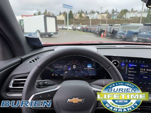 New 2025 Chevrolet Traverse LT image 12