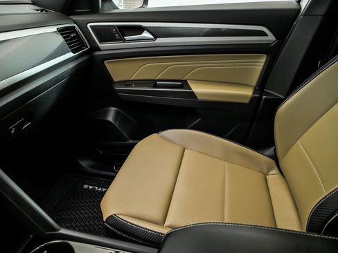 Used 2022 Volkswagen Atlas Cross Sport SE image 23