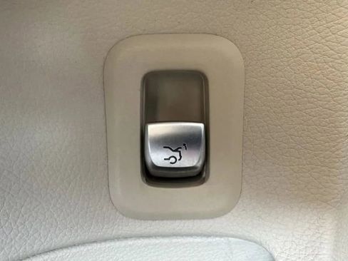 Used 2016 Mercedes-Benz C 300 4MATIC Sedan image 43