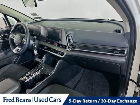 Used 2023 Kia Sportage LX image 11