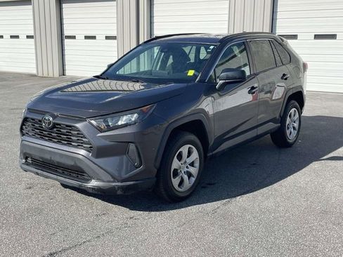 Used 2019 Toyota RAV4 LE FWD image 3