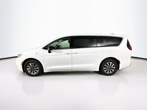 Used 2024 Chrysler Pacifica Limited FWD image 7