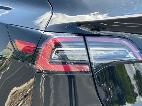 Used 2018 Tesla Model 3 Mid Range RWD image 42