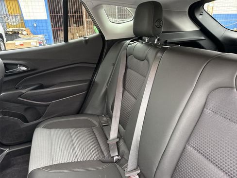 Used 2025 Chevrolet Trax LT FWD image 21