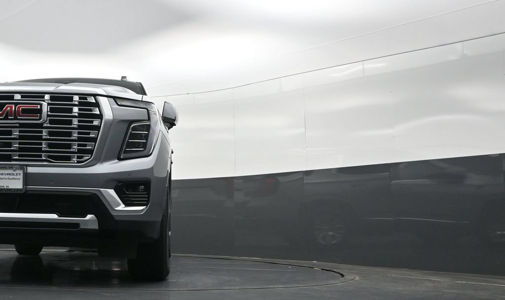 Used 2025 GMC Yukon Denali AWD/4WD image 39