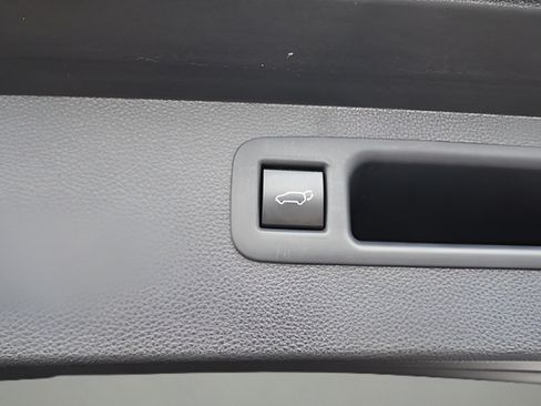 Used 2021 Toyota Highlander XLE AWD/4WD image 26