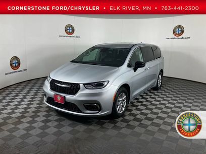 Used 2024 Chrysler Pacifica Touring-L