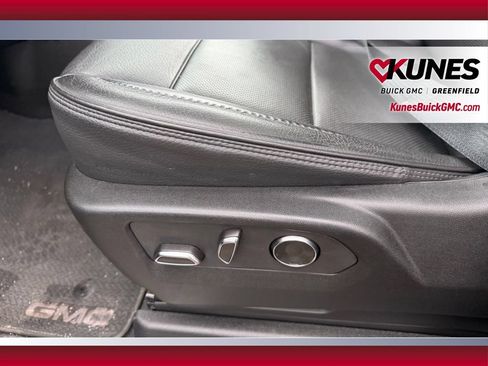 Used 2024 GMC Yukon Denali w/ Advanced Technology Package AWD/4WD image 13