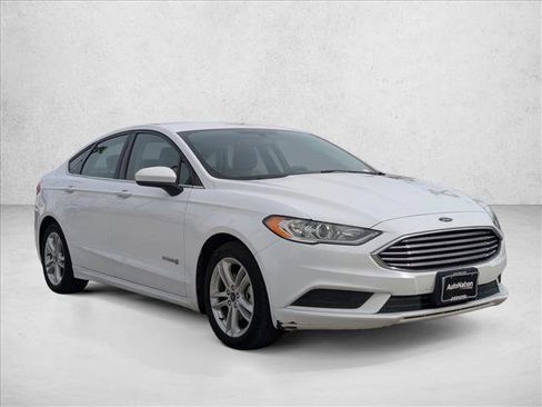 Used 2018 Ford Fusion S image 3