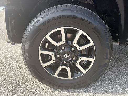 Used 2018 Toyota Tundra SR5 w/ TRD Off Road Package AWD/4WD image 20