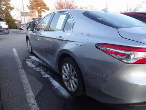 Used 2020 Toyota Camry LE image 5