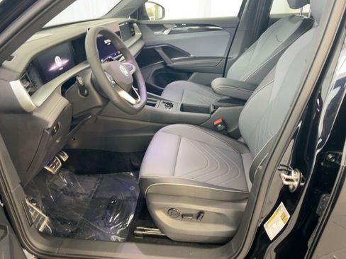 New 2026 Volkswagen Tiguan SE R-Line image 5