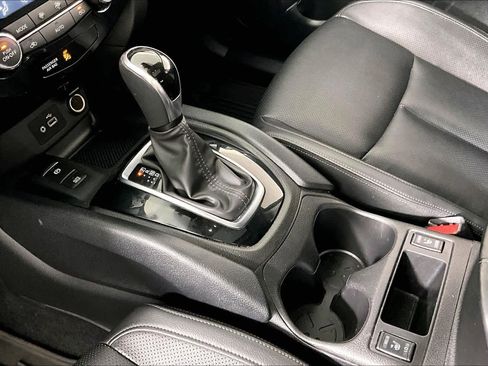 Used 2021 Nissan Rogue Sport SL w/ Premium Package image 16