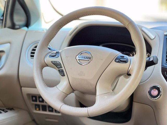 Used 2015 Nissan Pathfinder Platinum w/ Family Entertainment Package FWD image 31