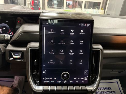 Used 2025 GMC Yukon Denali w/ Sun & Power Step Package image 21